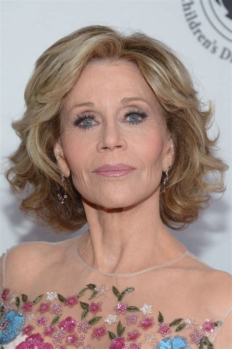 Let's see how skillfully jane fonda chooses her hairstyles and changes her looks to show us that it's possible to remain a gorgeous woman even if you are 76. Jane Fonda Curled Out Bob - Short Hairstyles Lookbook ...