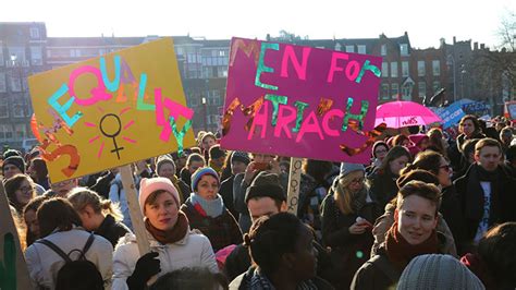 Duizenden Vrouwen Protesteren In Amsterdam Tegen Ongelijkheid En
