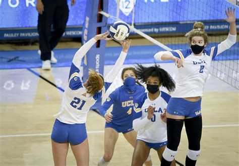 Womens Volleyball Defeats Arizona Twice Establishes Match Win Streak Daily Bruin
