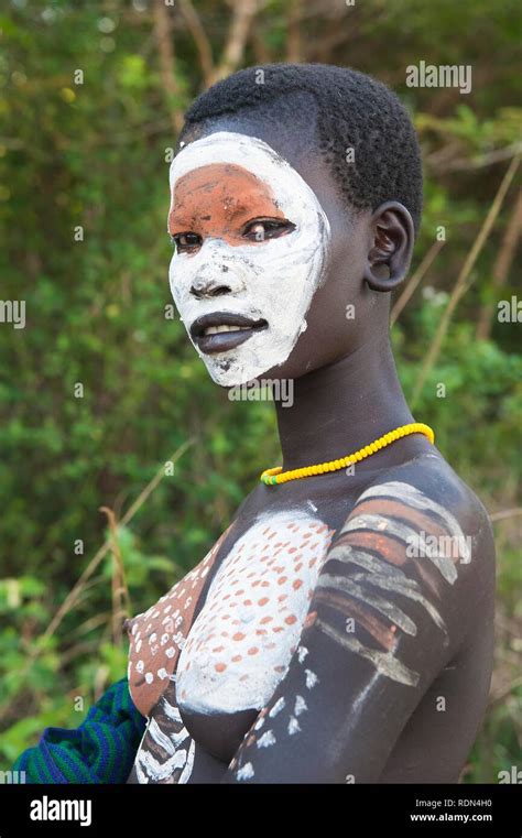 Surma Frau Mit Gesichts Und Körperbemalung Kibish Omo Tal Äthiopien