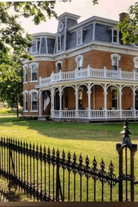 1881 Second Empire In Bellevue Iowa — Captivating Houses Fantasy