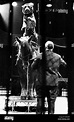 Unterhaltung-Tier-Zirkus Dezember 1969 Harry Bella Horse riding Tiger ...