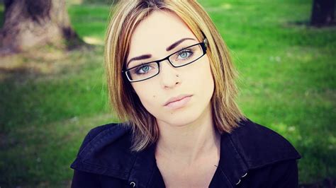 769736 Closeup Glasses Rare Gallery Hd Wallpapers