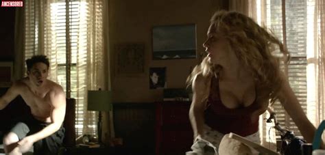 Nackte Penelope Mitchell In The Vampire Diaries