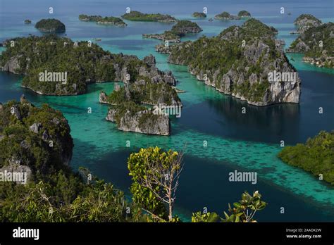 Karst De Islas En El Archipiélago De Raja Ampat Misool Papua