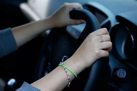 The Driving Habits We All Think Are Illegal But Are Actually Myths