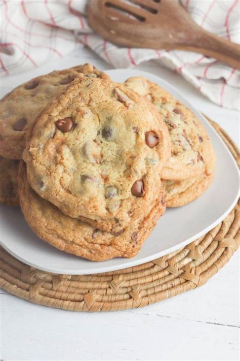 The original recipe was for an almond butter version but seeing as i didn't even have eggs or butter, there was definitely no almond butter in the pantry. EASY Chocolate Chip Cookies - Quick and Simple Chocolate ...