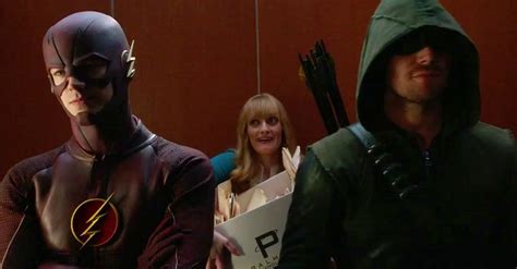 Arrow And The Flash Go Head To Head In Superhero Fight Club Promo