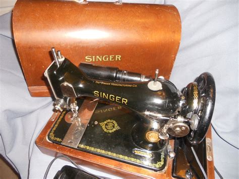 Vintage 1949 Singer Portable Sewing Machine Made In Canada