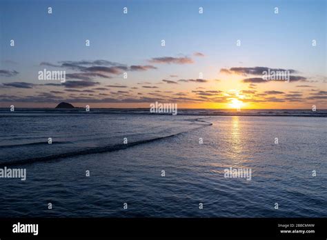 Auckland New Zealand Sunset At Muriwai Beach Stock Photo Alamy