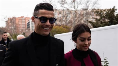 Georgina rodriguez was born in the spanish town of jaka of the huesca province, the mountain resort with a number of inhabitants in thirteen thousand individuals which is arranged not a long way. Wird Cristiano Ronaldo wieder Papa?