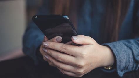 How Texting Makes Stress Worse Bbc Worklife