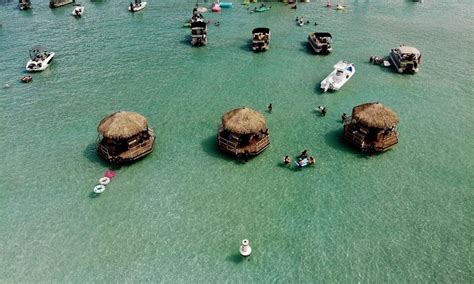 Crab island is actually not an island, but a shallow area of water that is as little as waist deep in some parts. Boating Guide to Crab Island in Destin, Florida - GetMyBoat