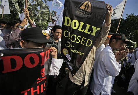 Indonesia Shuts Down Massive Prostitution Complex Daily Mail Online
