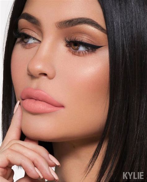 Pin By Daniela On Glam Kylie Makeup Kylie Jenner Makeup Look