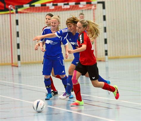 Everyone is exiting the i truly hope erikson recovers. Fußball: Hallen-Bezirksmeister werden gesucht - Frauen ...