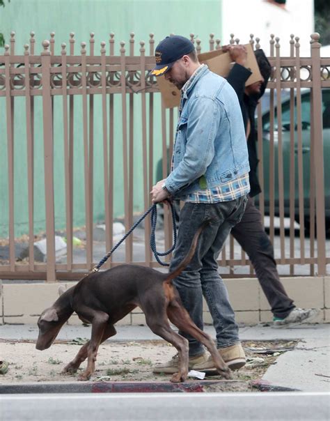 Ryan Gosling In A Black Cap Was Seen Out In Los Angeles 02