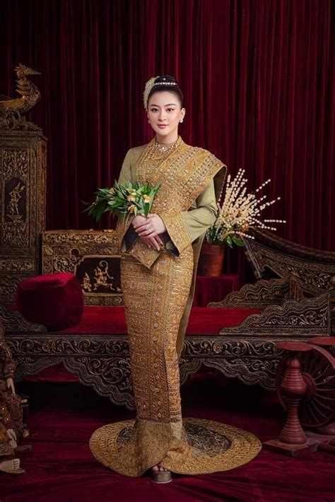 Myanmar 🇲🇲 Burmese Traditional Costume In 2021 Traditional Dresses
