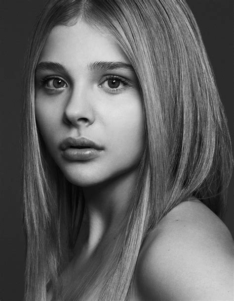 Chloe Grace Moretz Celebrity Monochrome Looking Sideways Bare Shoulders Wallpaper Resolution