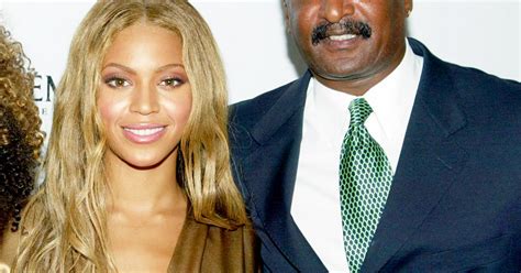beyonce s dad mathew knowles claims she s older than she says us weekly