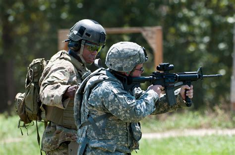 Support Paratroopers Learn Advanced Marksmanship From Special Forces