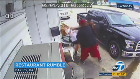 Video Shows Angry Customers Attacking Restaurant Owner Teen Daughter Abc30 Fresno