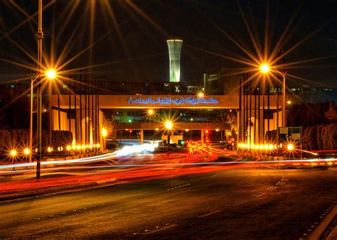 حددت جامعة الملك فهد للبترول والمعادن، يوم الثالث من يونيو المقبل، كآخر موعد لتلقي طلبات الالتحاق ببرامج ماجستير السنة الواحدة، الذي بدأ التقديم فيه يوم 12 مايو الجاري. مدخل جامعة الملك فهد للبترول والمعادن | المرسال