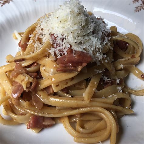 Here are some easy pasta recipes that are a boon for when you crave some quick italian pasta meals and don't wish to go too elaborate. Original Receta de pasta carbonara paso a paso. Sin nata.