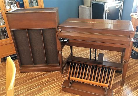 The leslie tone cabinet was built by don leslie in 1940. Hammond B3 w/ HR40 Tone Cabinet | Reverb