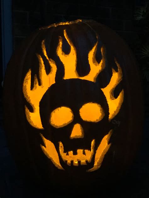 pumpkin skull design