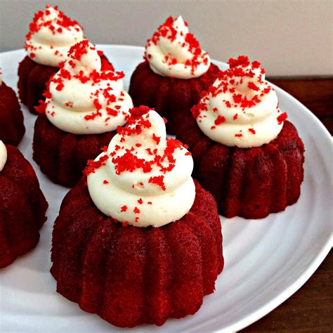 It's rather difficult to frost a bundt cake, so with this frosting we simple drizzle thick layers down the sides to get a good portion of. red velvet mini cakes with cream cheese frosting ...