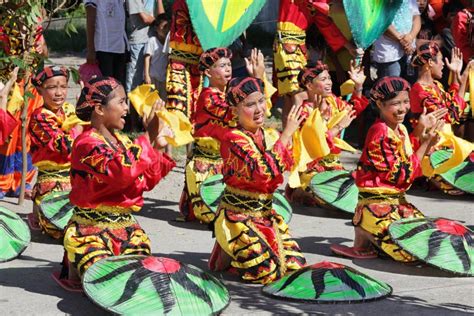 Grupo Tribal Filipinas De La Danza Que Anima Imagen De Archivo