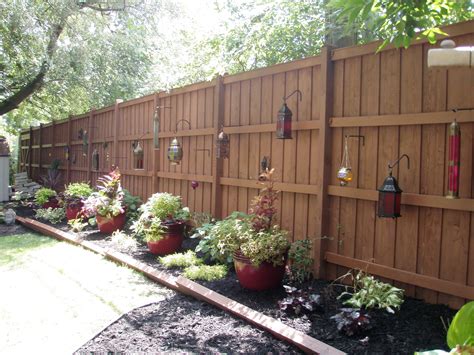 Outstanding 32 Amazing Ways To Decorate Your Garden Fence