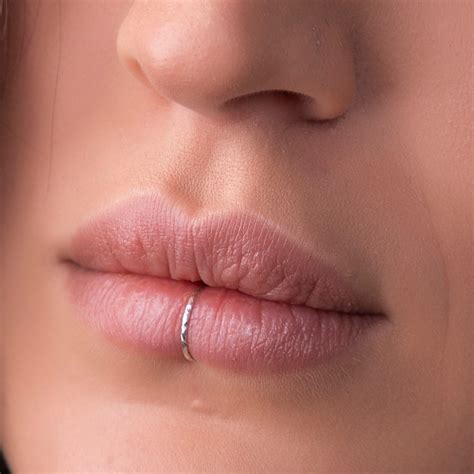 Lip Piercing Guide 2023 Definition Types And Tips Glaminati Vlrengbr