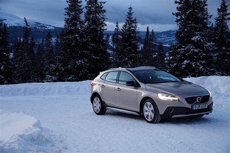 We understand that you didn't come here because of advertising, but it helps the portal to develop, to publish new tv series and movies faster and do it with good quality. VOLVO V40 Cross Country specs & photos - 2016, 2017, 2018 ...