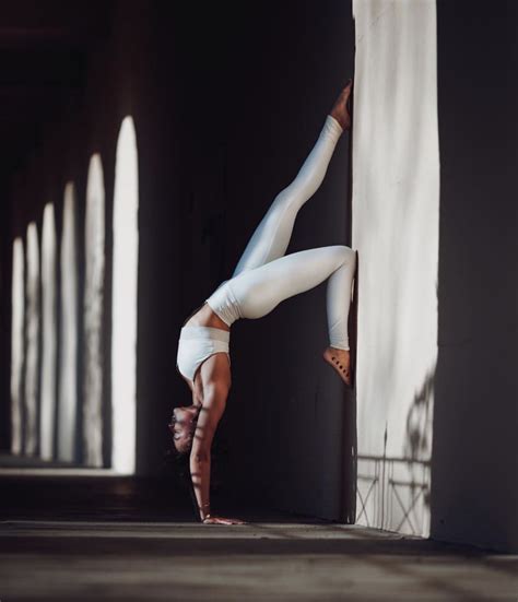 Pin By Chandra Cardelli On Yoga Yoga Photoshoot Yoga Poses