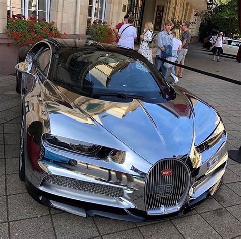 Chrome Bugatti Chiron Is Real Spotted In The Wild Autoevolution
