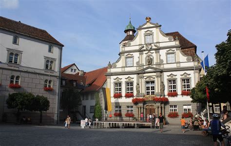 Ob als eigener wohnsitz oder als rentables anlageobjekt: File:Wangen im Allgäu, the town square.jpg - Wikimedia Commons