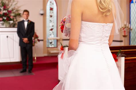 Bride To Be Praised For Not Asking Her Stepdad To Walk Her Down The Aisle