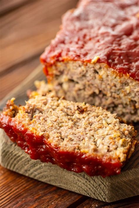 In a large bowl, combine the ground beef, egg, onion, breadcrumbs, milk, ketchup, salt, parsley, garlic powder, oregano, pepper, and paprika together. Mom's Classic Meatloaf - The Cookin Chicks | Recipe in ...