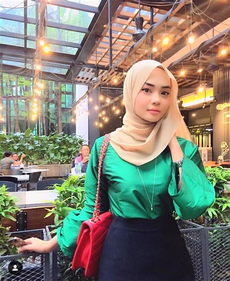 Gadis Melayu Bertudung — Labuhkan Tudung Anda Kalau Tak Mahu Gambar Anda