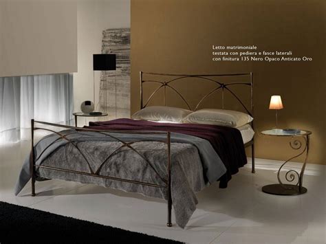 Il letto in ferro battuto non è economico, anche se esistono in commercio svariate varianti meno dispendiose realizzate in leghe metalliche e. Arredare la camera da letto dei bambini con un letto in ...