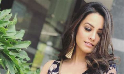 anita hassanandani looks jaw dropping gorgeous in black sheer saree in her latest instagram