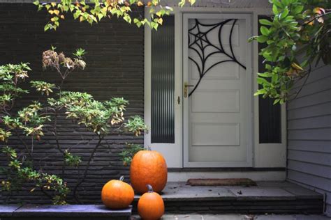 Make This Easy Spiderweb Door Decoration Merrypad