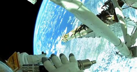 Spacewalkers Begin Space Station Power System Upgrade Cbs News