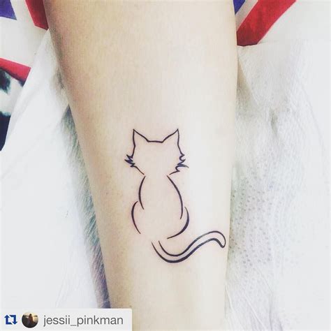 Pin By Courtney Koomen On Tattoos Cat Tattoo Small Cat Tattoo Simple