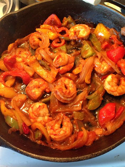 When i asked for it i was told it's spicy, so i where the salsa roja gives you an immediate zap of heat, the camarones a la diabla waits a moment before revealing it's spiciness, hidden by the. Camarones a La Diablo (Shrimp Diablo) | Spicy recipes, Cooking recipes, Seafood dinner