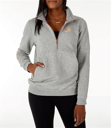 Due to the nature of vintage clothing, and the variety of brands and product types, there is no set measuring system used on all items. Front view of Women's Nike Sportswear Air Half-Zip Mock ...