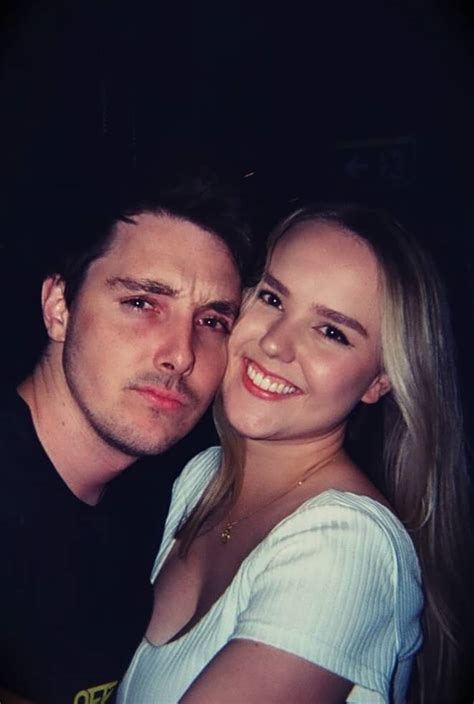 Best 10 Pics Of Lazarbeam With His Current Girlfriend Celebritopedia
