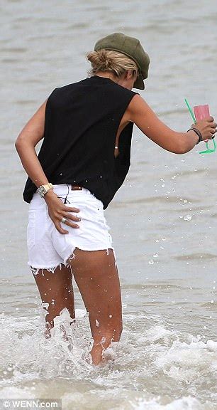 Lady Victoria Hervey Suffers Nip Slip On Brighton Beach Daily Mail Online